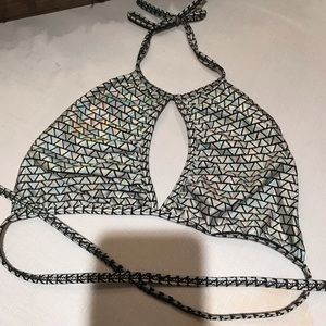 RaveWonderland Geometric keyhole top💎